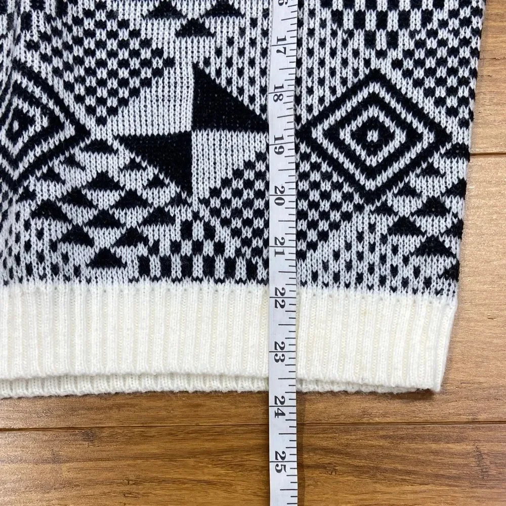 Vintage 80’s La Vista Geometric Black and White Turtle Neck Sweater
